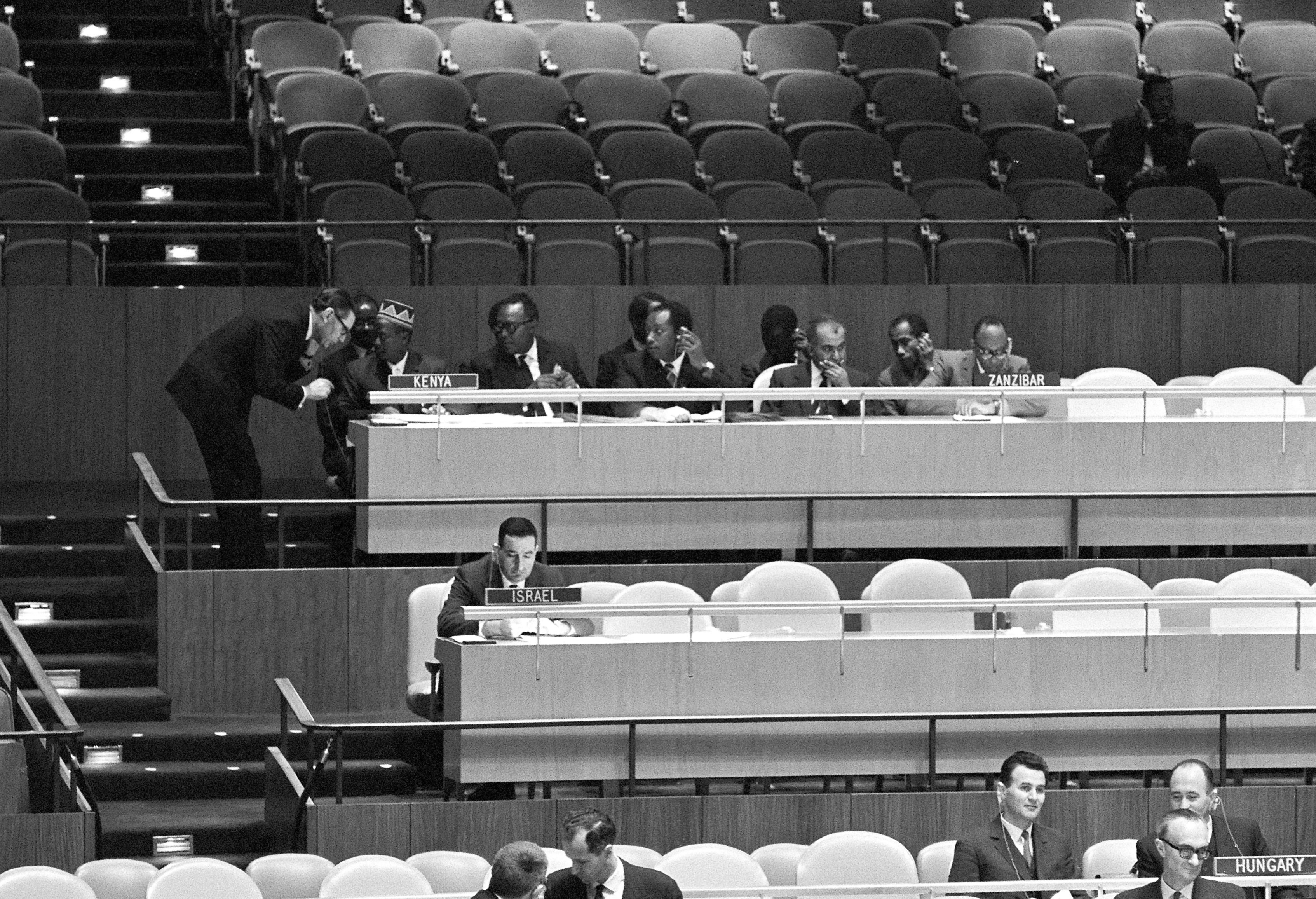 Оон 16. ООН групповое фото 1996.